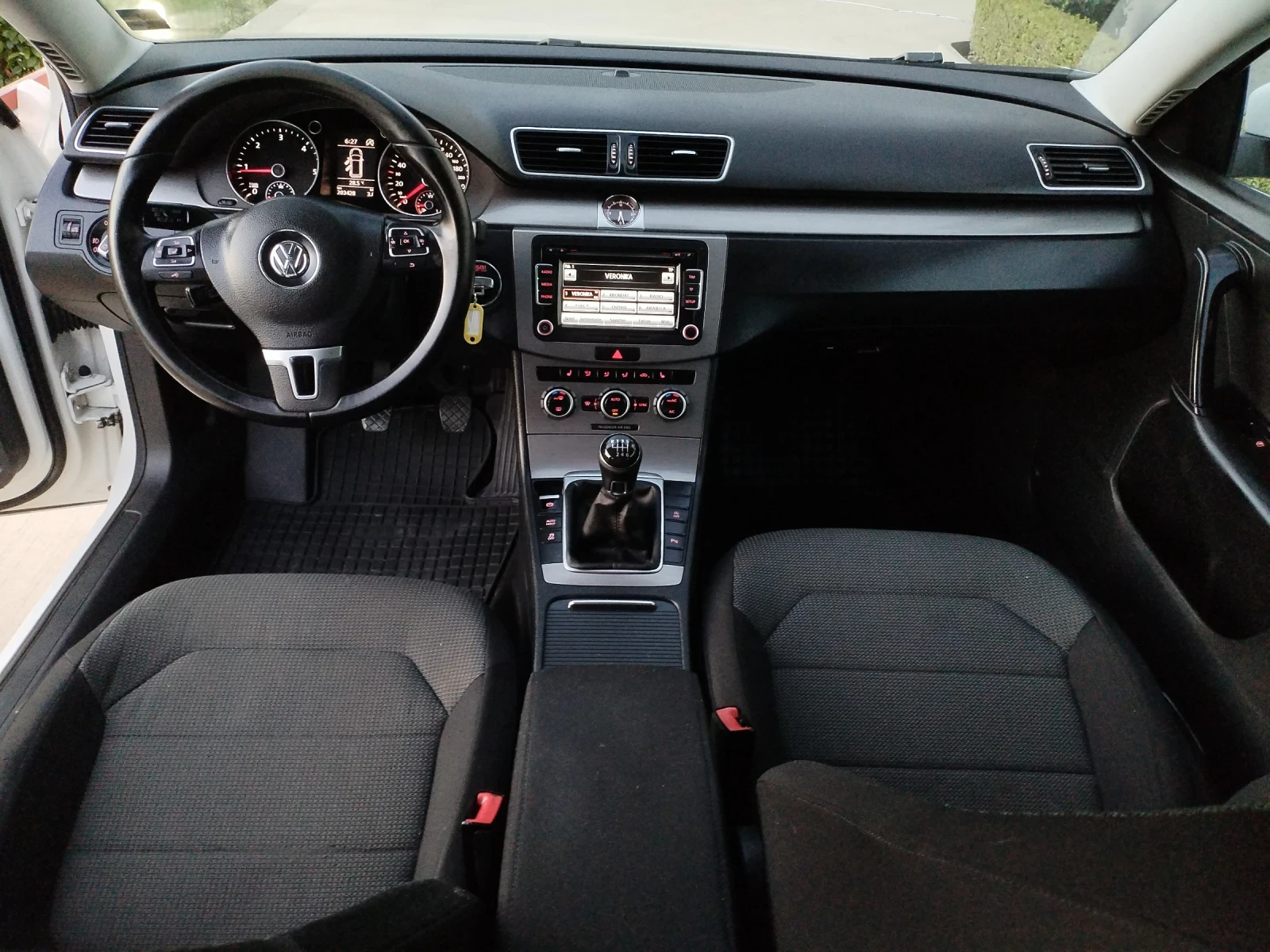 VW Passat 2.0 TDI 140hp Hi-line Xenon Подгрев Ел. Теглич , снимка 10 - Автомобили и джипове - 55879353