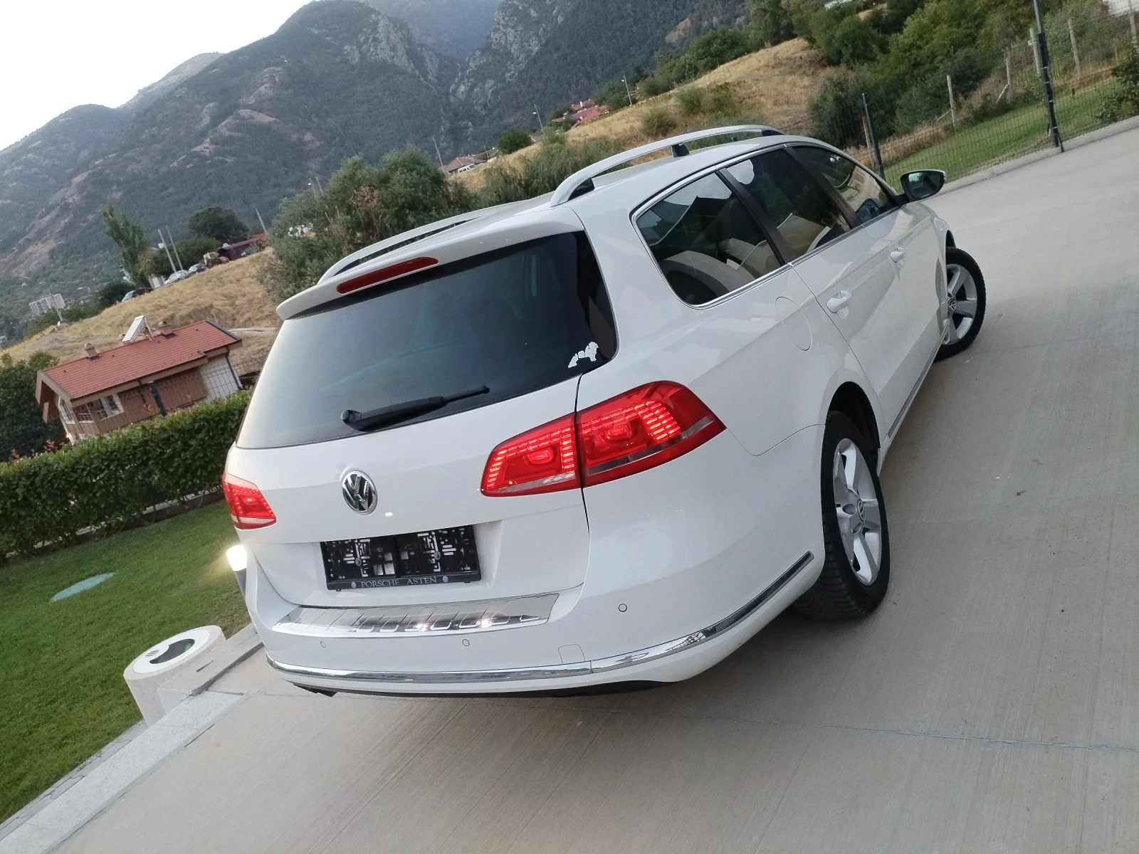 VW Passat 2.0 TDI 140hp Hi-line Xenon Подгрев Ел. Теглич , снимка 4 - Автомобили и джипове - 55879353