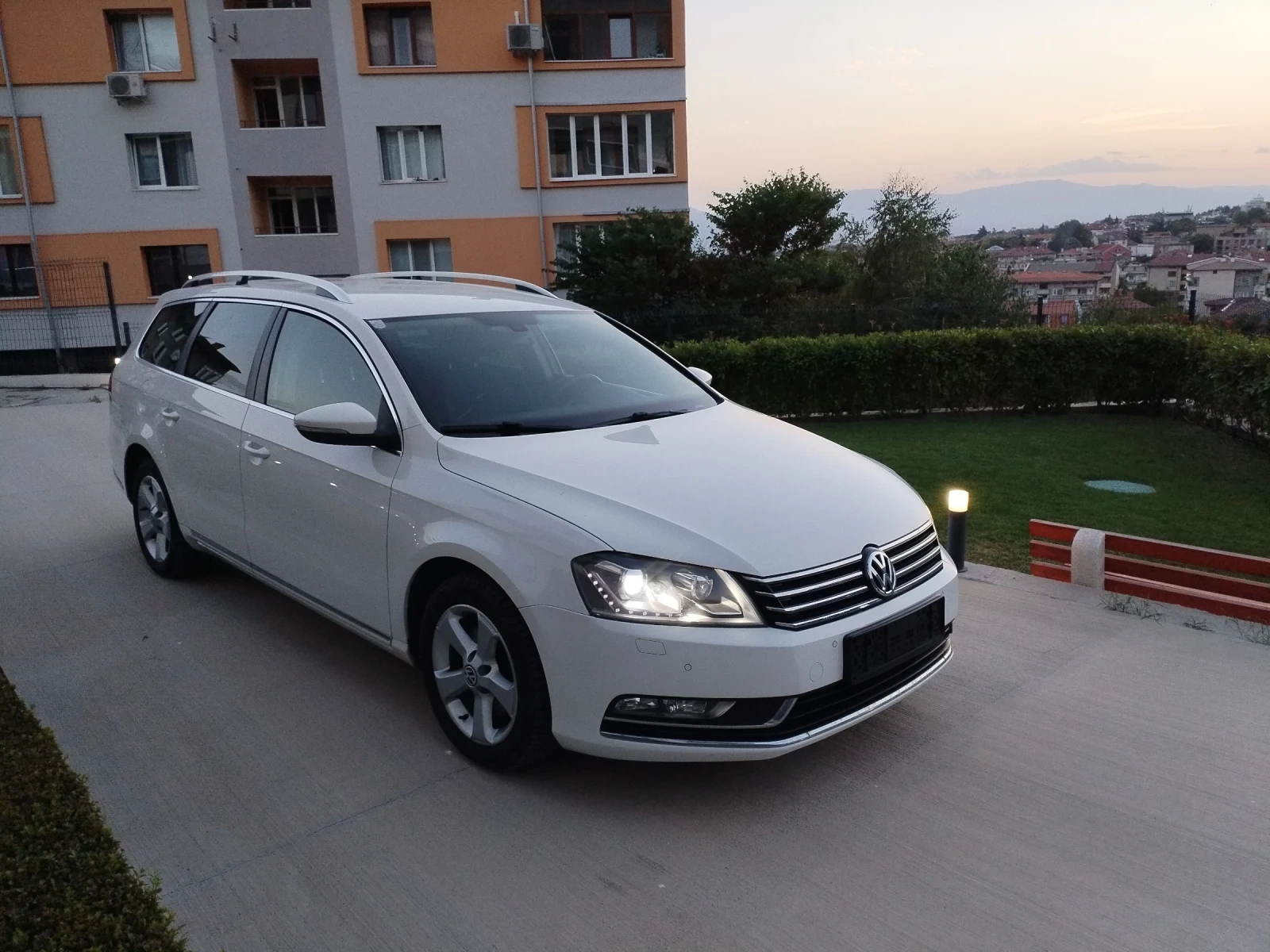 VW Passat 2.0 TDI 140hp Hi-line Xenon Подгрев Ел. Теглич , снимка 3 - Автомобили и джипове - 55879353
