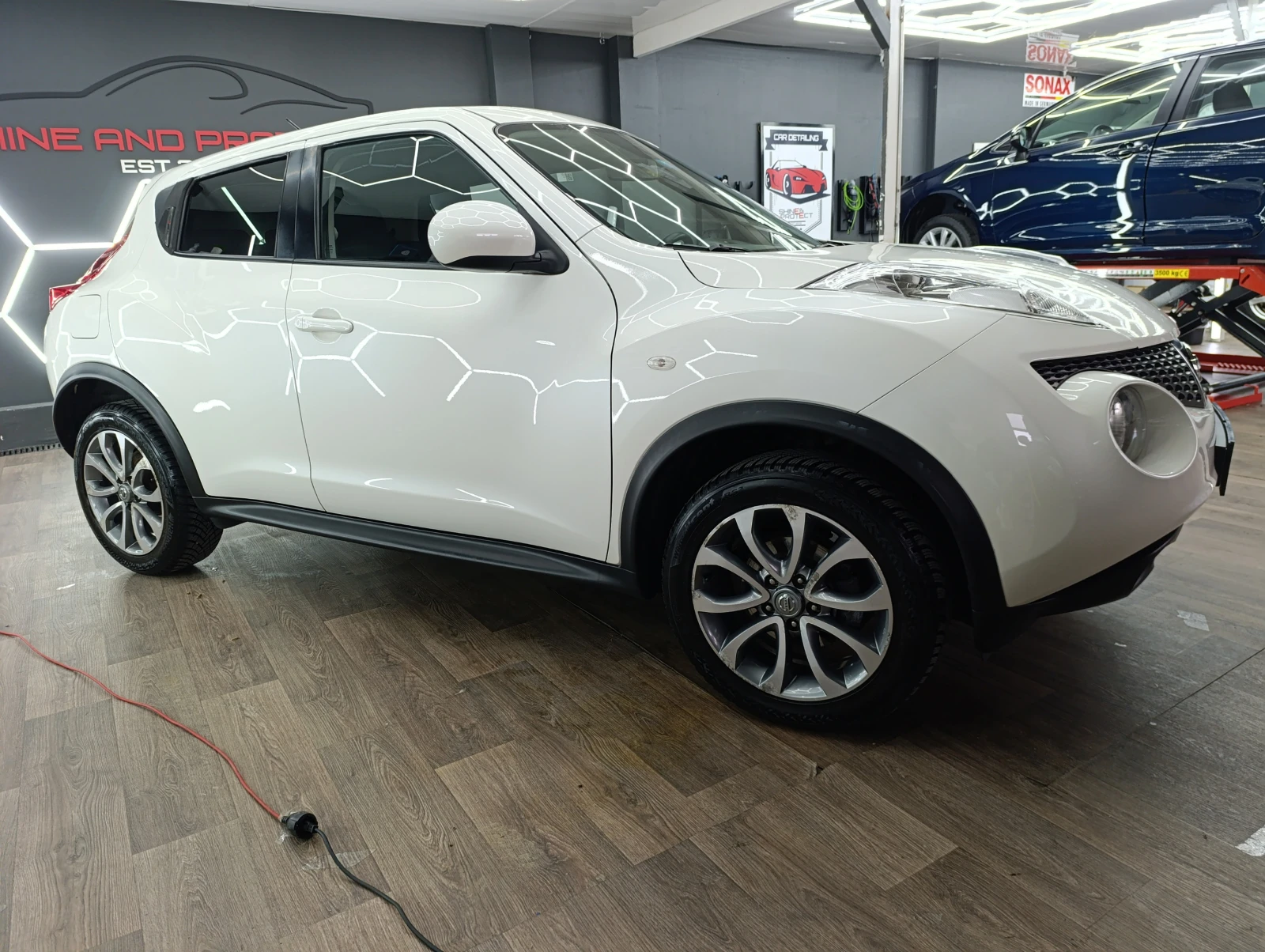 Nissan Juke 1.6 n-tec Xtronic, снимка 4 - Автомобили и джипове - 54127988