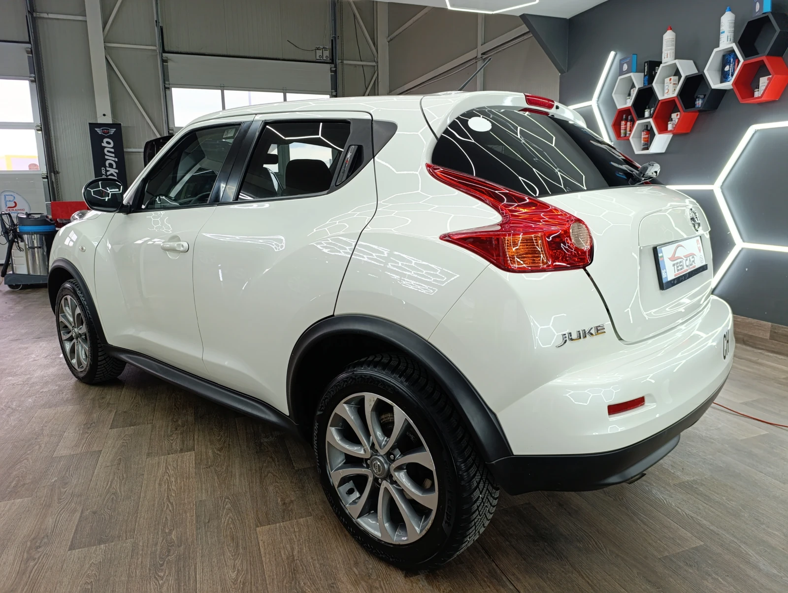 Nissan Juke 1.6 n-tec Xtronic, снимка 7 - Автомобили и джипове - 54127988