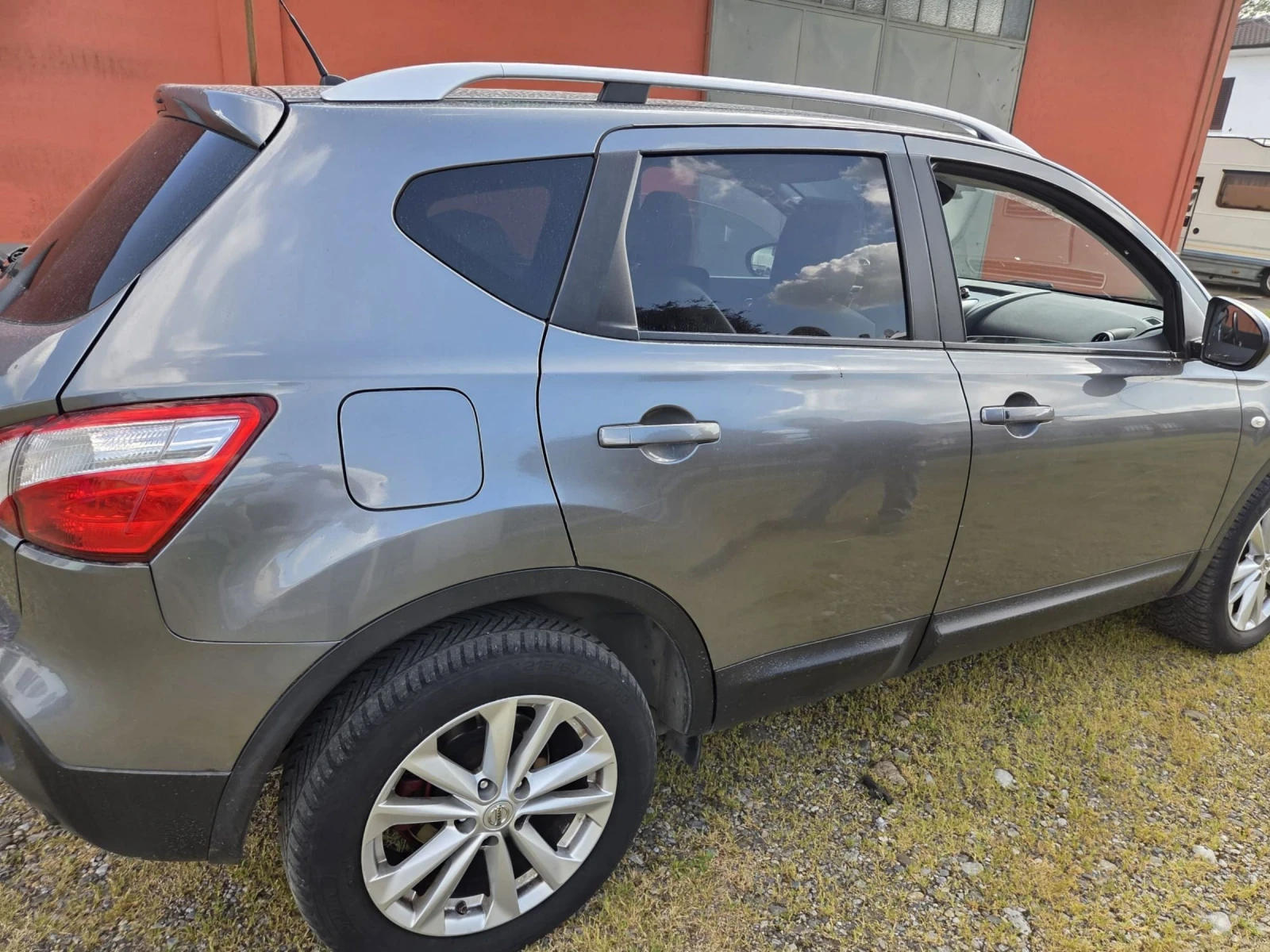Nissan Qashqai 2.0 4х4 автоматик, снимка 8 - Автомобили и джипове - 54681538