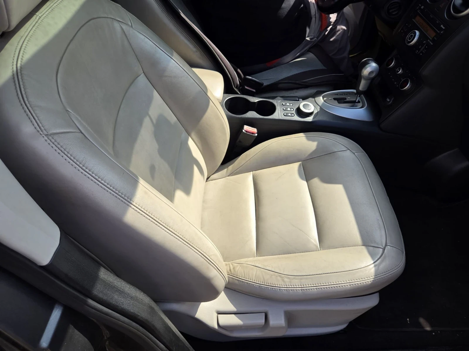 Nissan Qashqai 2.0 4х4 автоматик, снимка 6 - Автомобили и джипове - 54681538