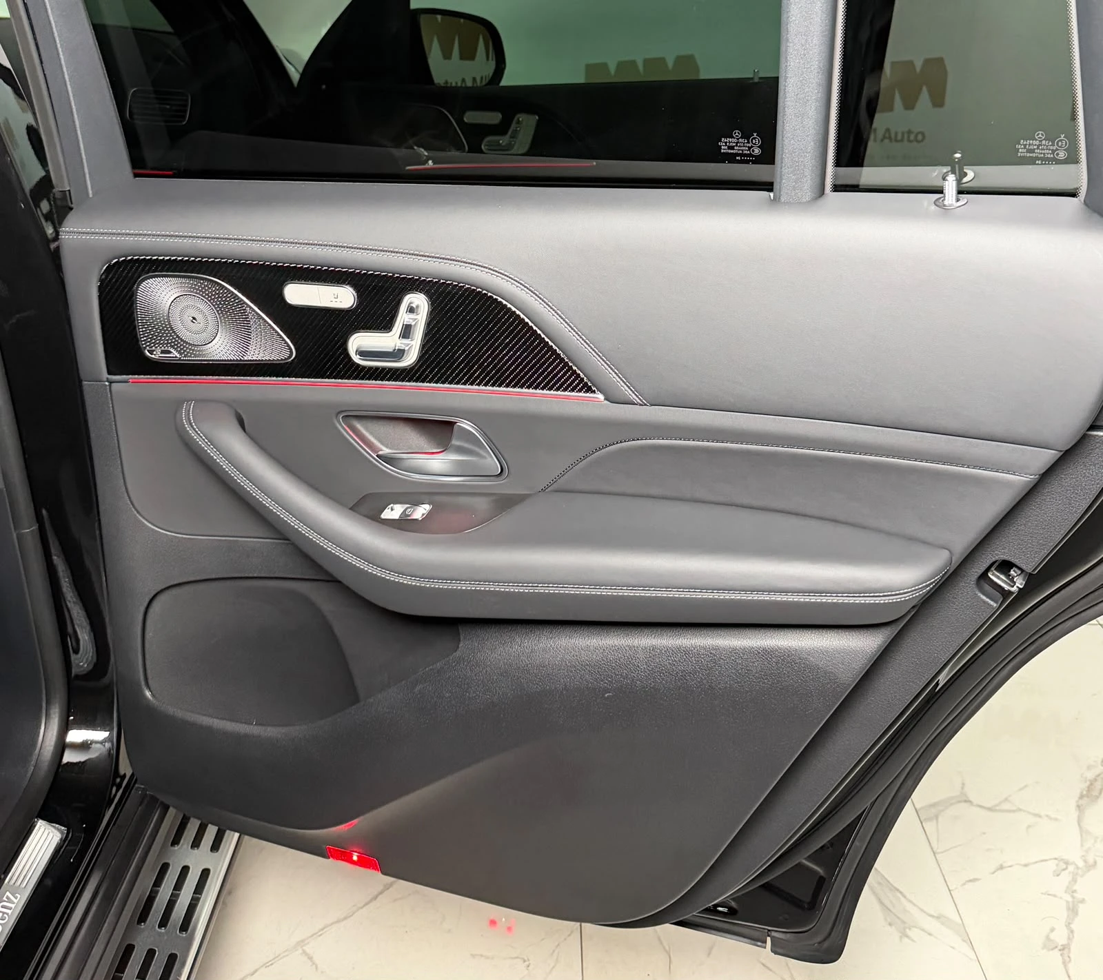 Mercedes-Benz GLS580 AMG* 4Matic* Pano* HuD* Carbon* Massage, снимка 11 - Автомобили и джипове - 55405322