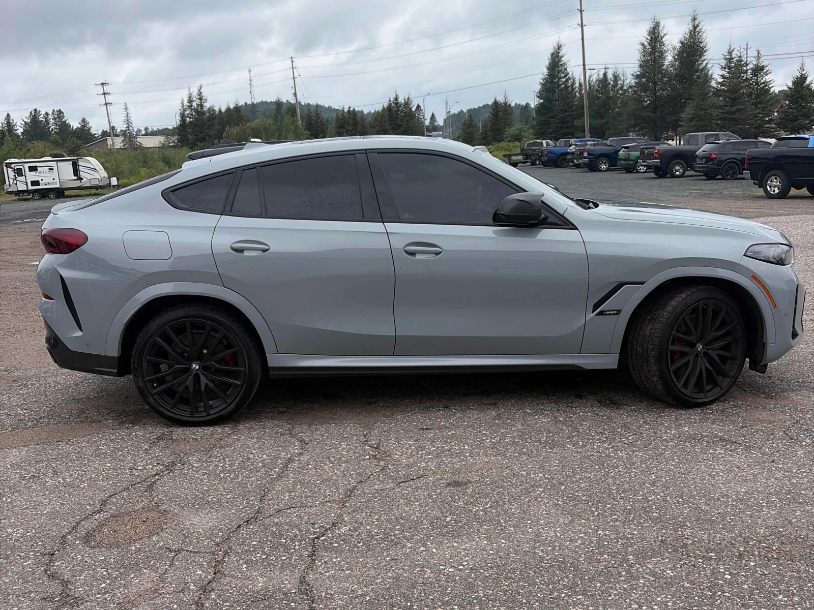 BMW X6 М60I * ДИСТРОНИК* 360 КАМЕРА* ОБДУХВАНЕ* ПАНРОАМА*, снимка 4 - Автомобили и джипове - 56108289