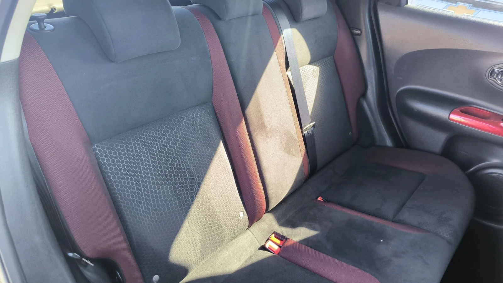 Nissan Juke 1.6i Turbo , снимка 11 - Автомобили и джипове - 56637867