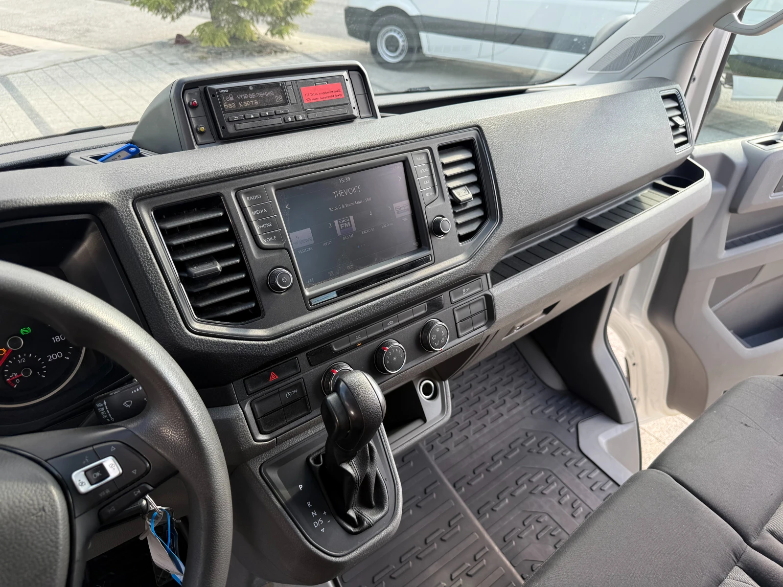 VW Crafter 2.0TDI до 3.5т. 3.30м. Клима Euro 6 , снимка 12 - Бусове и автобуси - 56166206