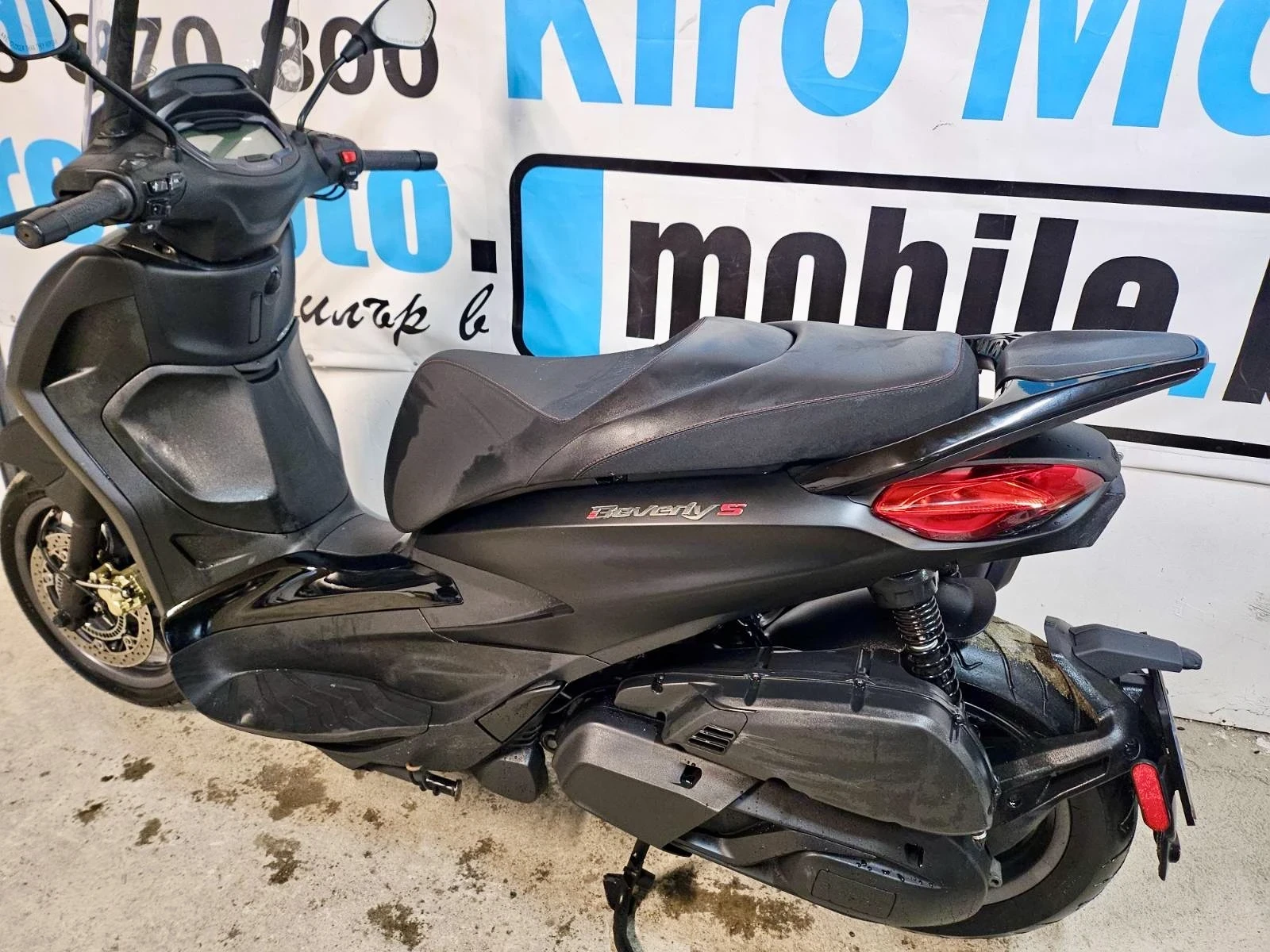 Piaggio Beverly 400i ABS DEEP BLACK - изображение 8