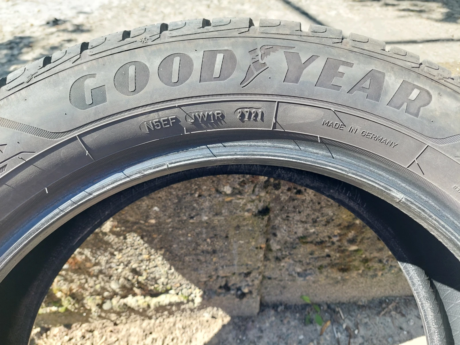 Гуми Зимни 225/55R19, снимка 2 - Гуми и джанти - 54668536