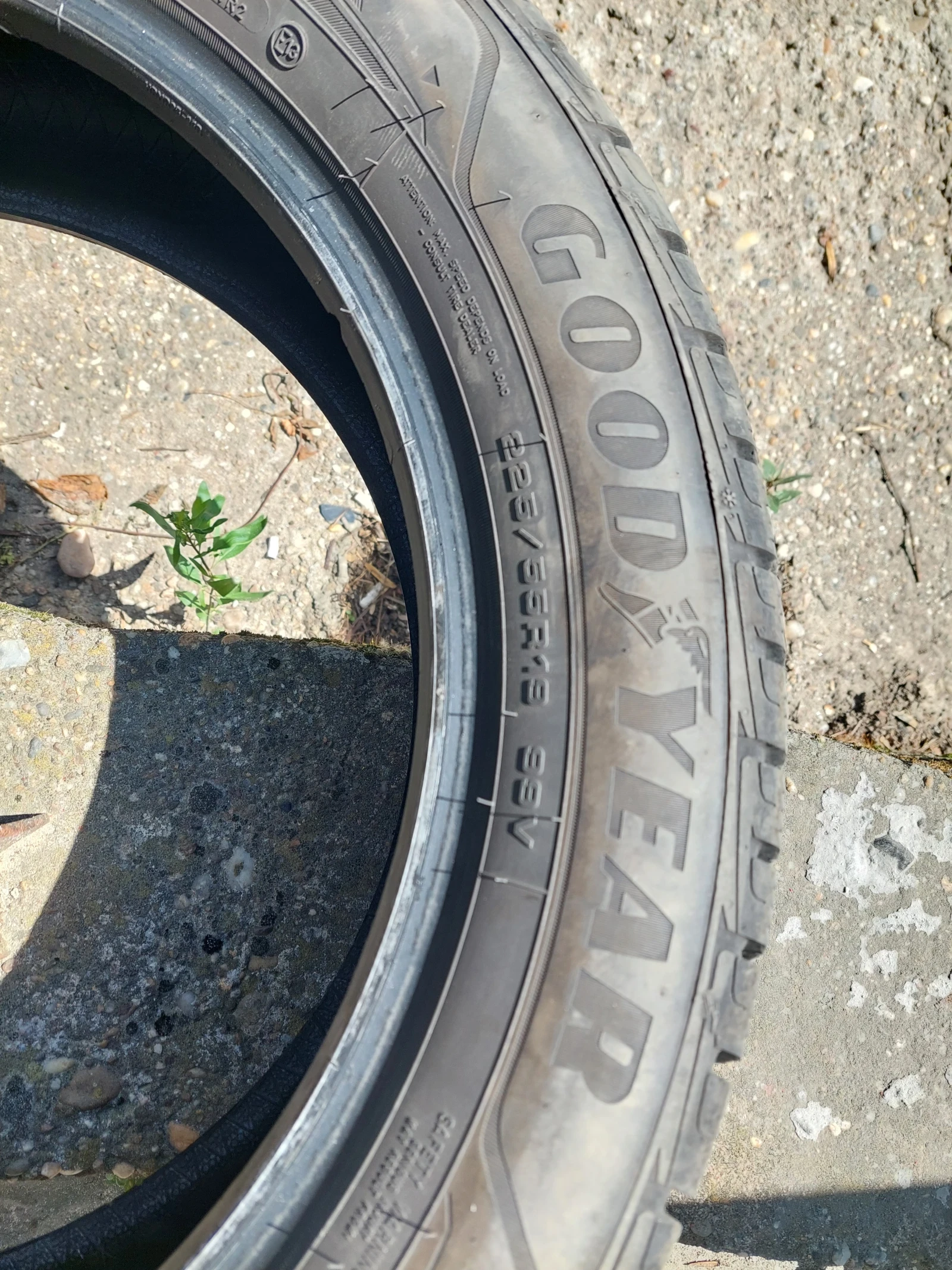 Гуми Зимни 225/55R19, снимка 5 - Гуми и джанти - 54668536