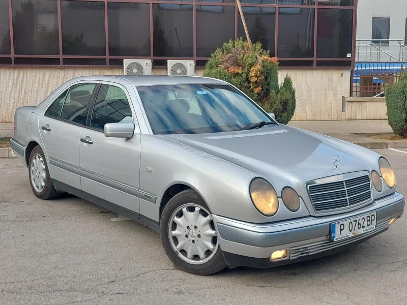 Mercedes-Benz E 250 2.5TDI * КЛИМАТРОНИК * РЕГИСТРИРАН * ИТАЛИЯ * , снимка 1 - Автомобили и джипове - 47484897