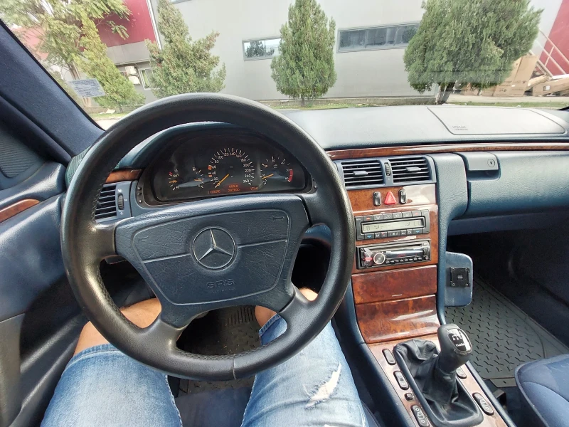 Mercedes-Benz E 250 2.5TDI * КЛИМАТРОНИК * РЕГИСТРИРАН * ИТАЛИЯ * , снимка 10 - Автомобили и джипове - 47484897