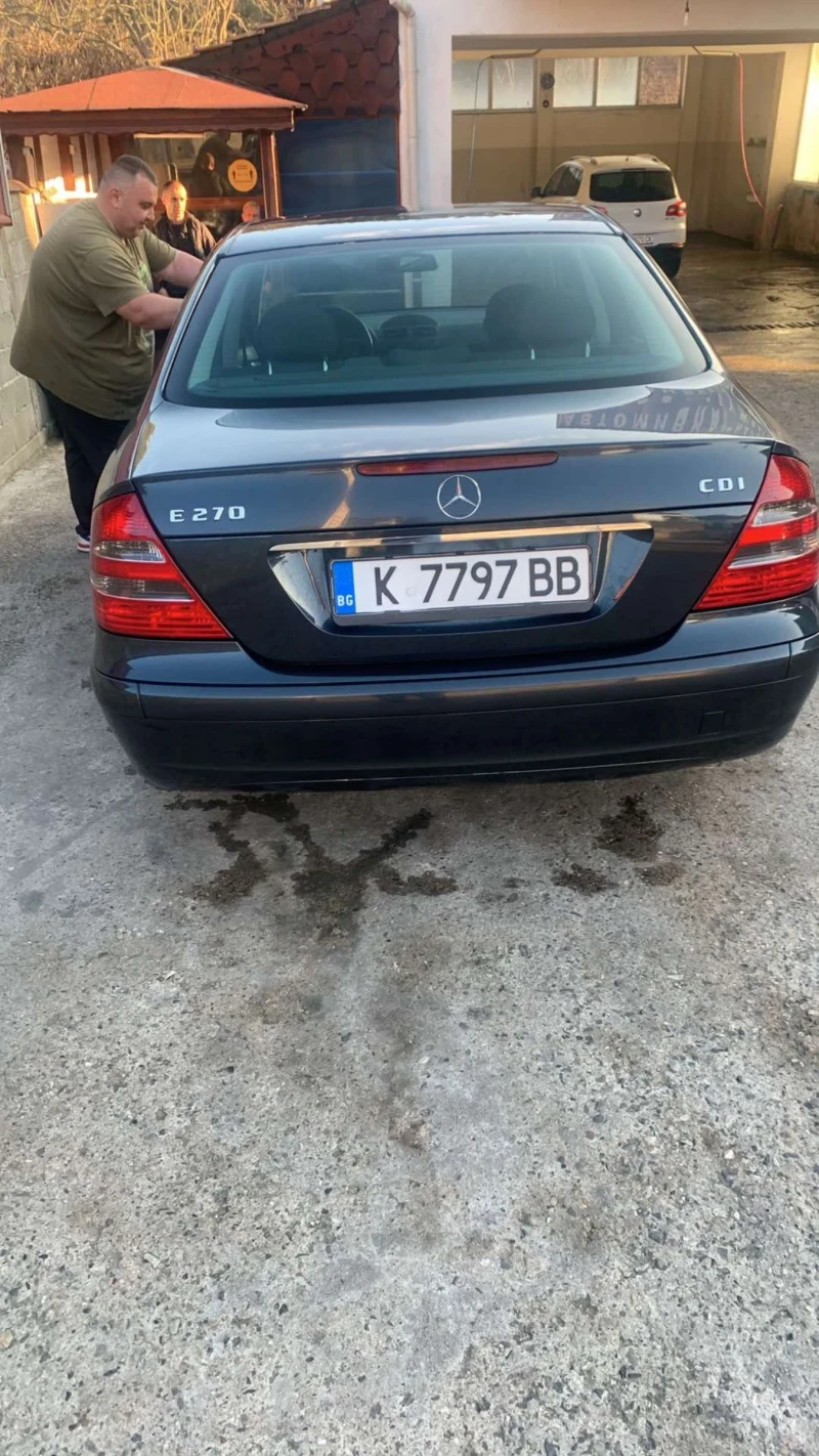 Mercedes-Benz E 270, снимка 12 - Автомобили и джипове - 49307957