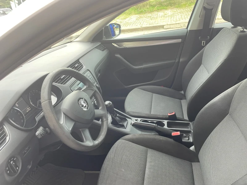 Skoda Octavia 1.6TDI, снимка 9 - Автомобили и джипове - 52406805