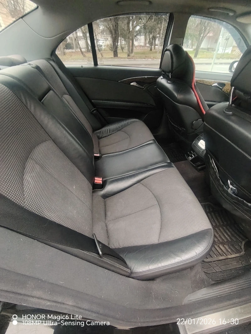 Mercedes-Benz E 220 Avantgarde , снимка 12 - Автомобили и джипове - 53191675
