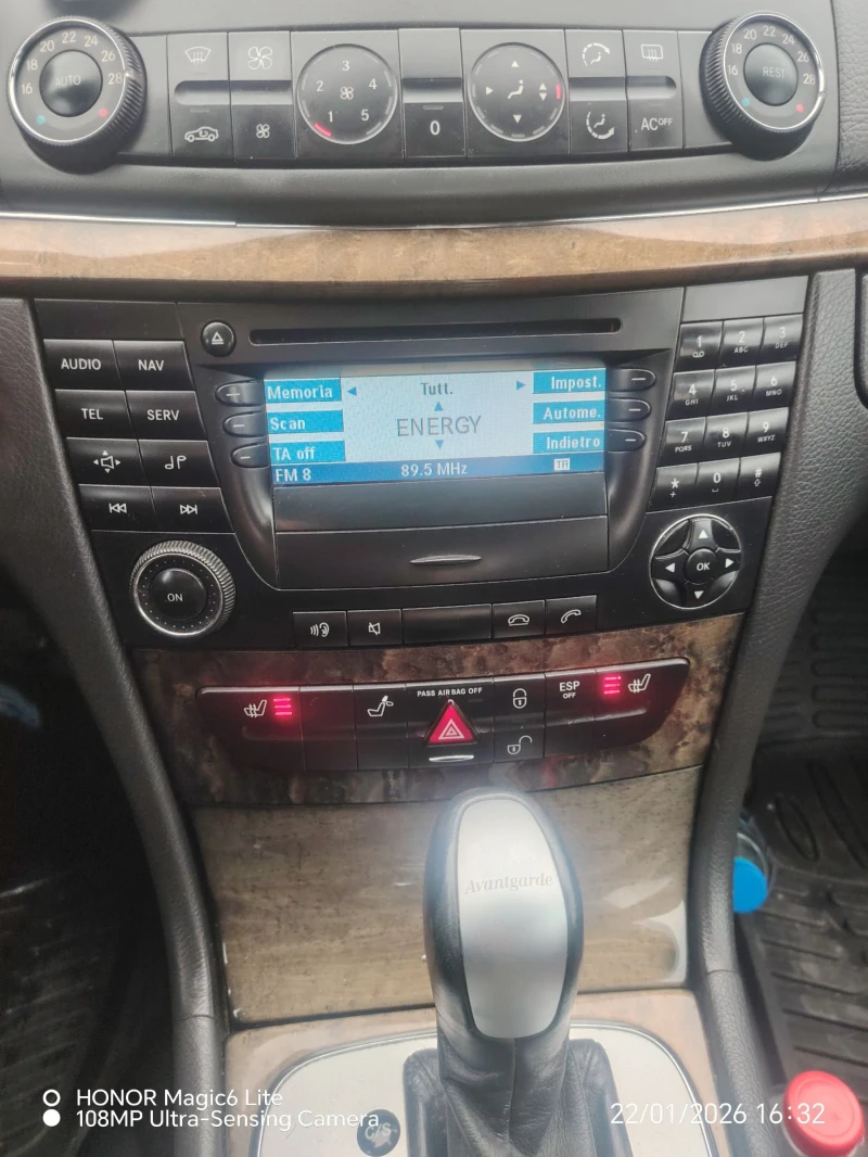 Mercedes-Benz E 220 Avantgarde , снимка 7 - Автомобили и джипове - 53191675