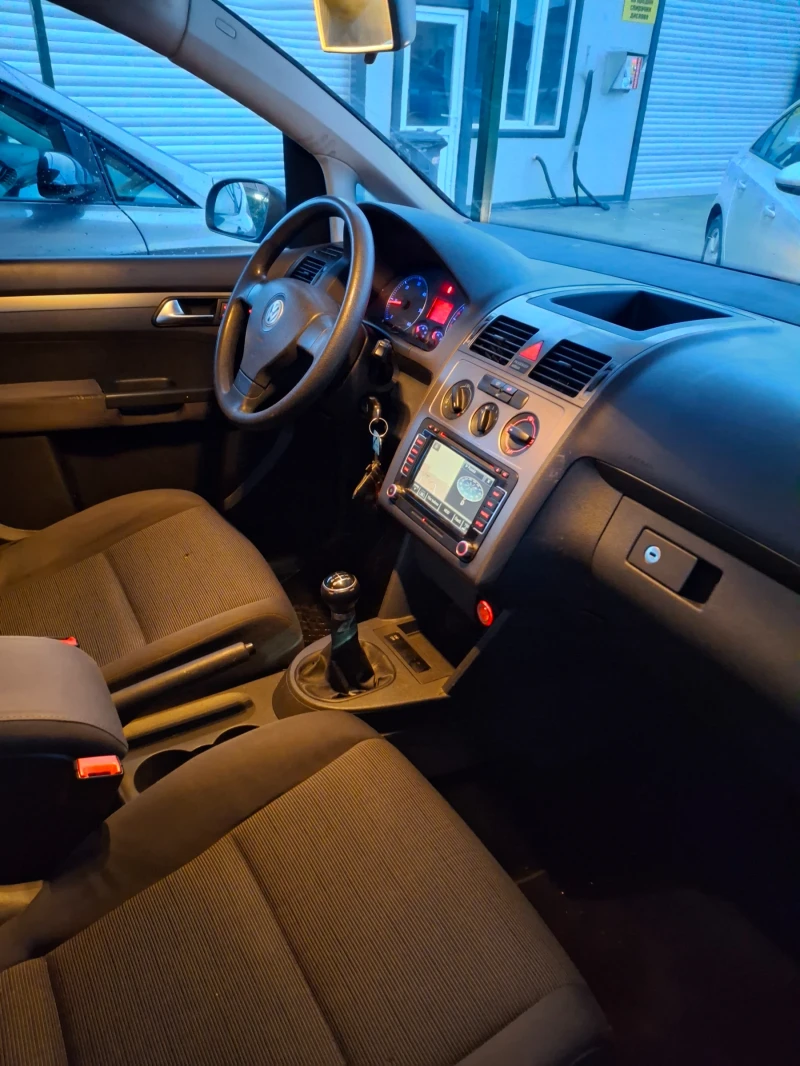 VW Touran 1.9TDI 2008 6 скорости, снимка 10 - Автомобили и джипове - 53373861