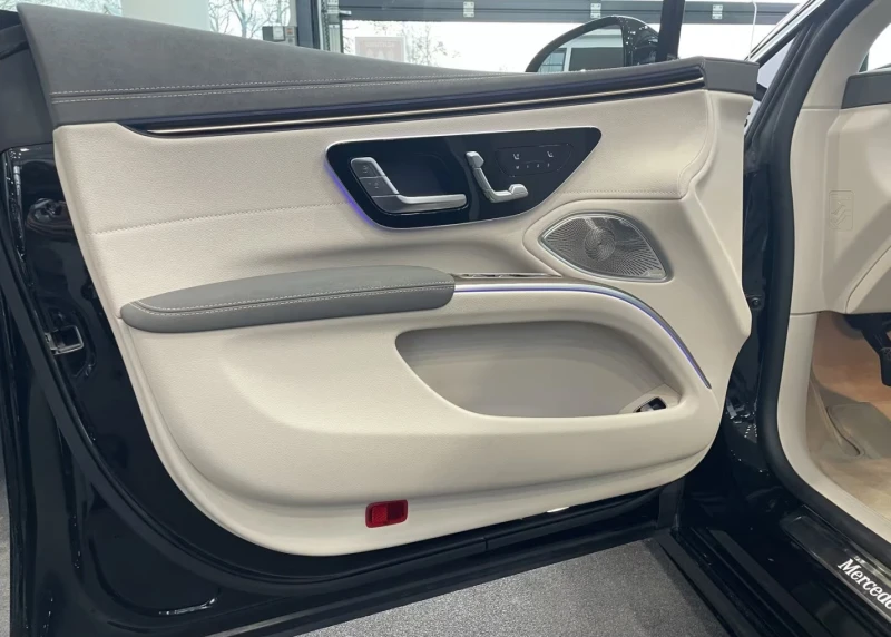 Mercedes-Benz EQS 580/523HP/4M/HYPERSCRN/360/PANO/BURM/MEMORY/941v, снимка 16 - Автомобили и джипове - 53465741