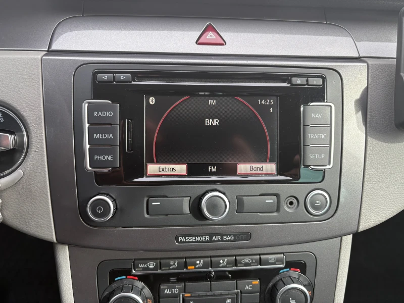 VW Passat 2.0di-автоматик, снимка 12 - Автомобили и джипове - 53595075