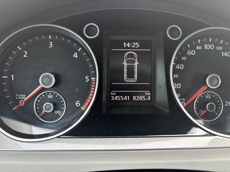 VW Passat 2.0di-автоматик, снимка 15 - Автомобили и джипове - 53595075