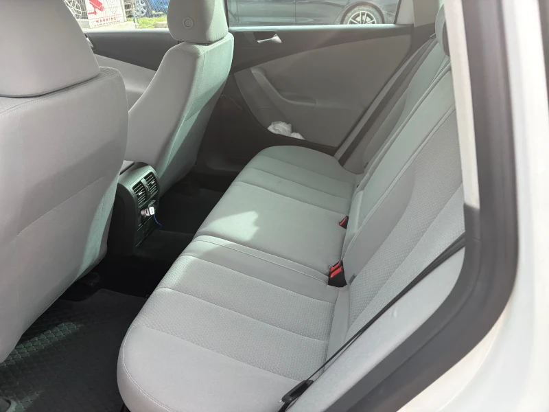 VW Passat 2.0di-автоматик, снимка 9 - Автомобили и джипове - 53595075