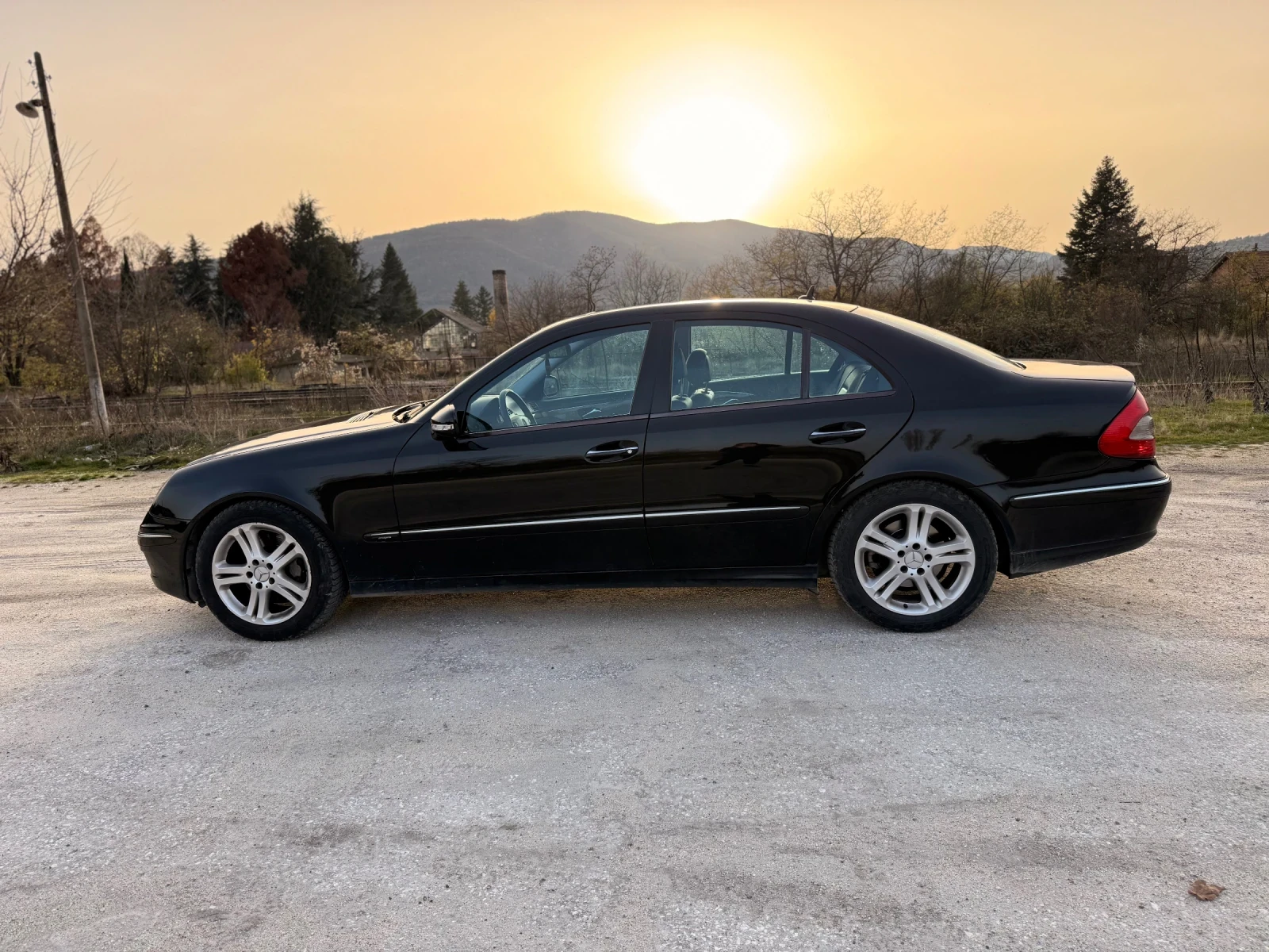 Mercedes-Benz E 350  - изображение 4