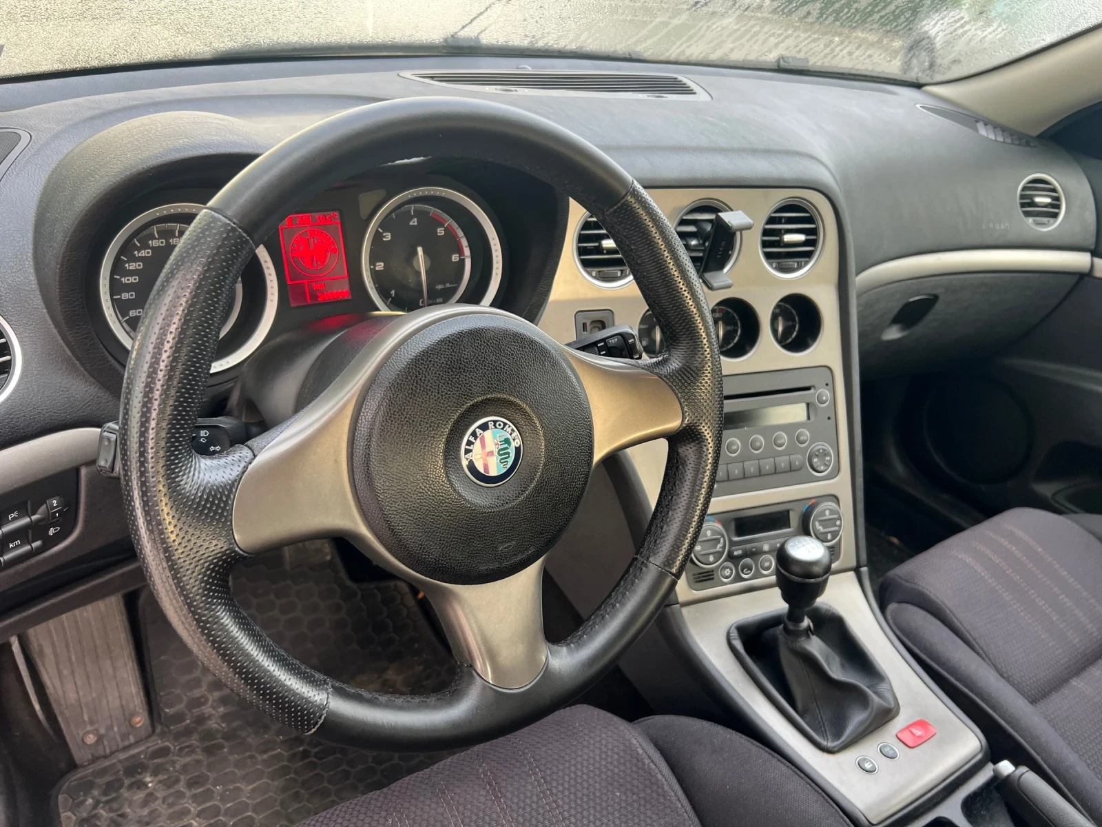Alfa Romeo 159 1.9 JTDM 16v  - изображение 6