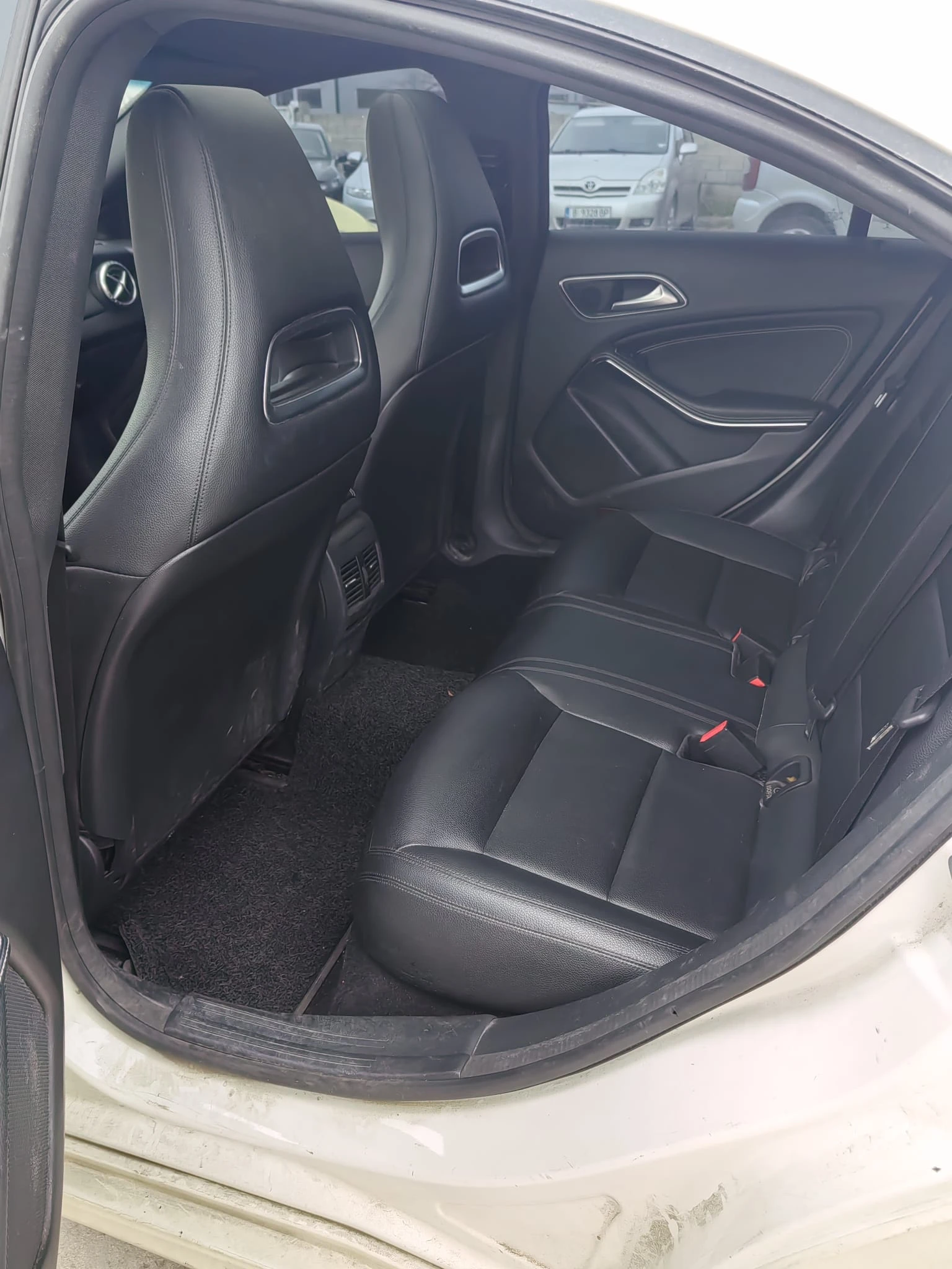 Mercedes-Benz CLA 200, снимка 9 - Автомобили и джипове - 54936358