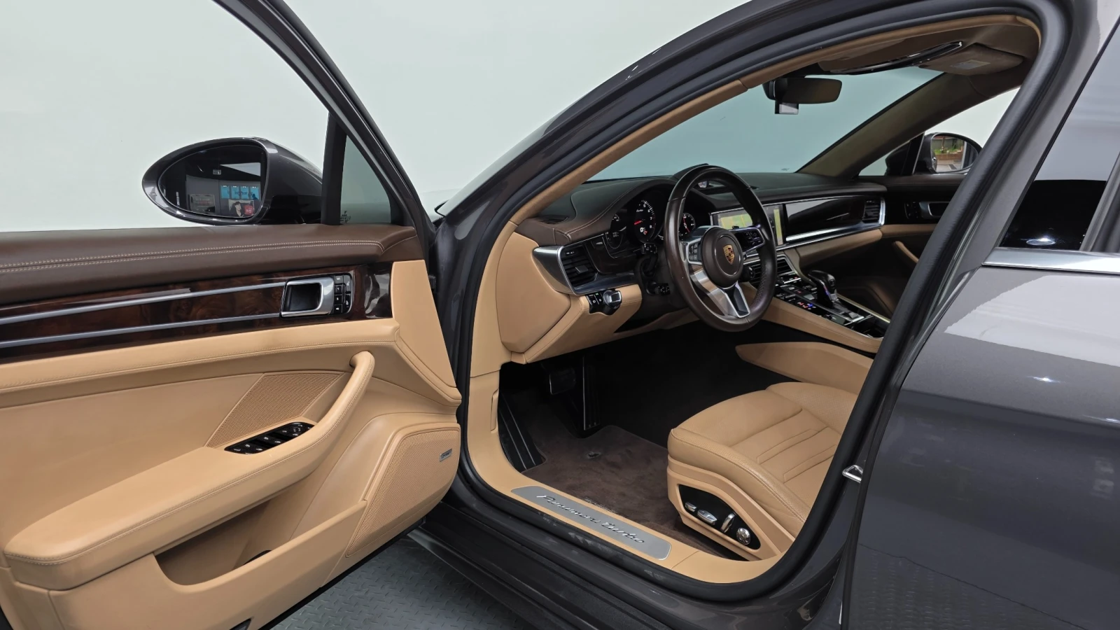 Porsche Panamera * Turbo* Pano* Keyless* Navi* , снимка 7 - Автомобили и джипове - 55323650
