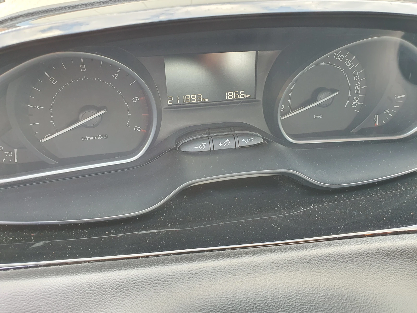Peugeot 208 1.6 HDI 6B, снимка 5 - Автомобили и джипове - 56096629