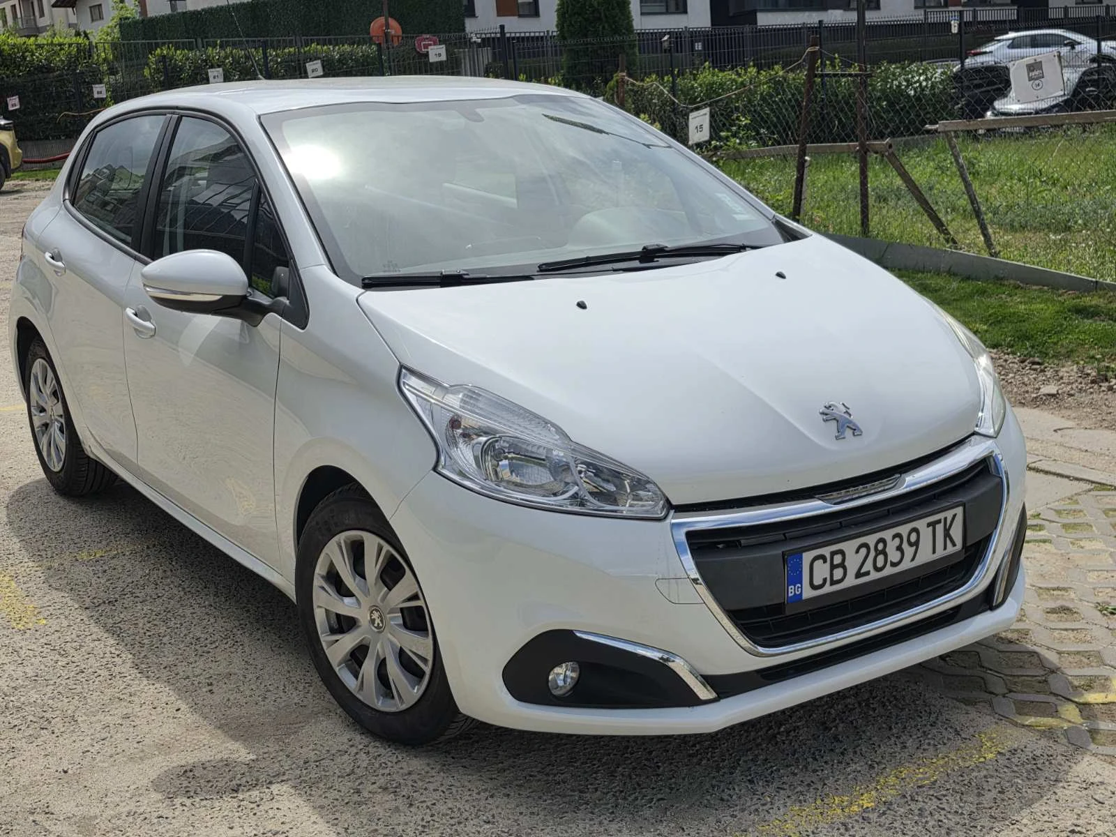 Peugeot 208 1.6 HDI 6B, снимка 2 - Автомобили и джипове - 56096629