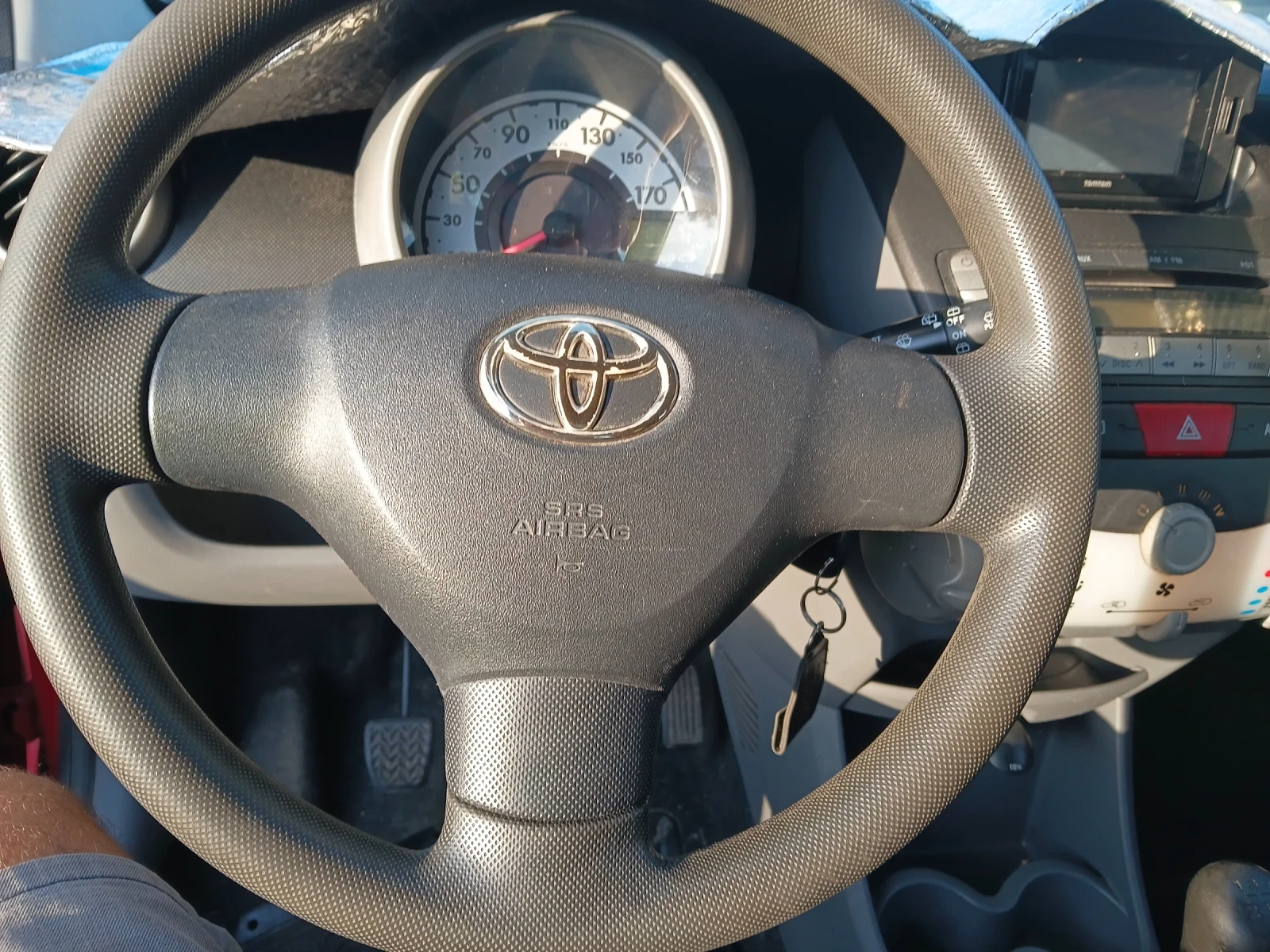 Toyota Aygo 1.0 й навиг., снимка 7 - Автомобили и джипове - 56138472