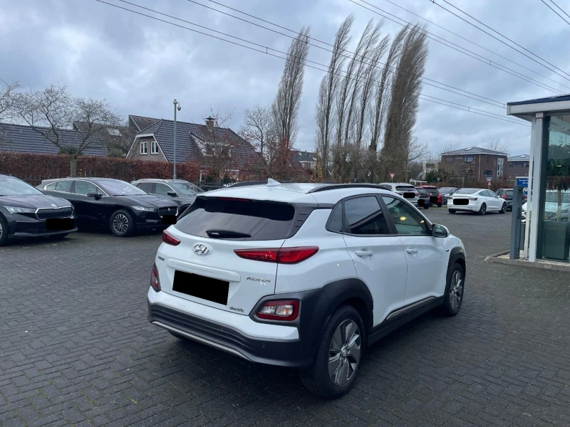 Hyundai Kona EV Premium, снимка 3 - Автомобили и джипове - 48882021