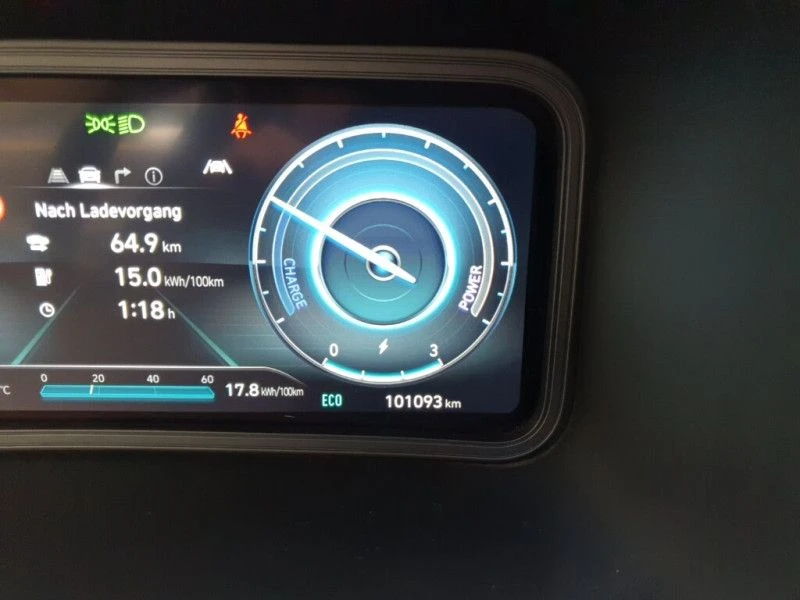 Hyundai Kona 64kw* Камера* 100%SOH* ТЕРМОПОМПА, снимка 6 - Автомобили и джипове - 55737122