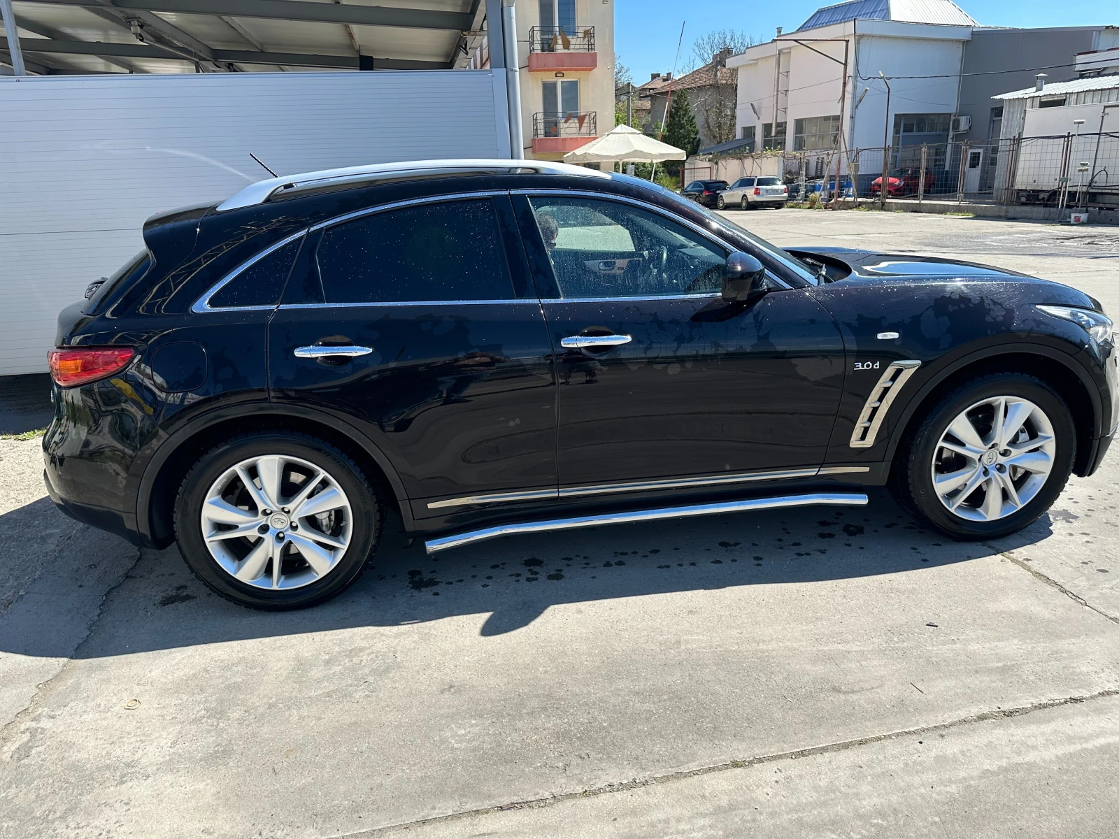 Infiniti QX70  - изображение 2