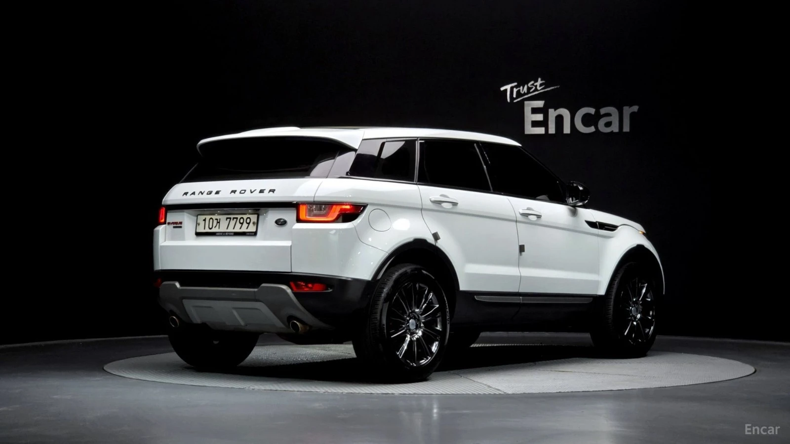 Land Rover Range Rover Evoque КОЖА* НАВИ* ПАНО, снимка 2 - Автомобили и джипове - 55422202