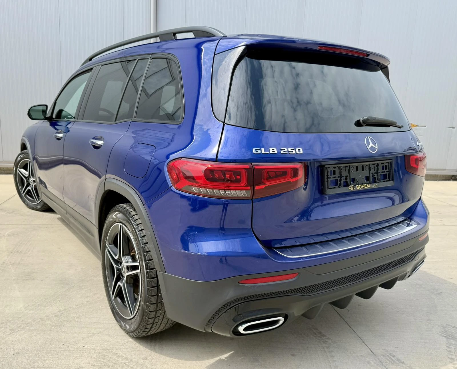 Mercedes-Benz GLB 250 4M AMG Night Package, снимка 3 - Автомобили и джипове - 55900596