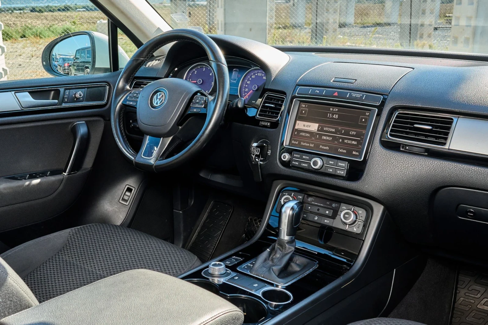 VW Touareg R-Line * Facelift * СМЕНЕНИ ВЕРИГИ * , снимка 11 - Автомобили и джипове - 56139358