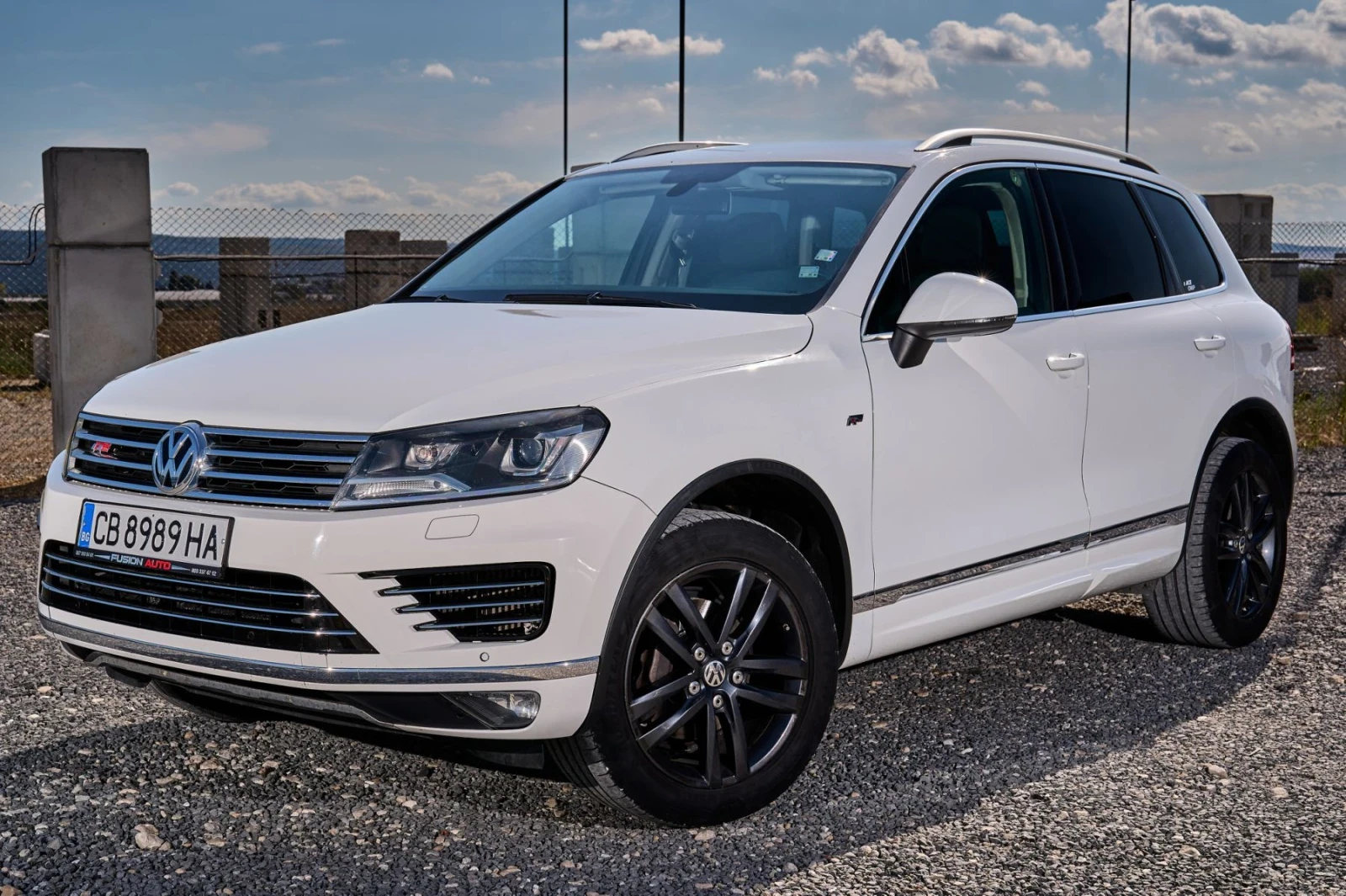 VW Touareg R-Line * Facelift * СМЕНЕНИ ВЕРИГИ * , снимка 3 - Автомобили и джипове - 56139358
