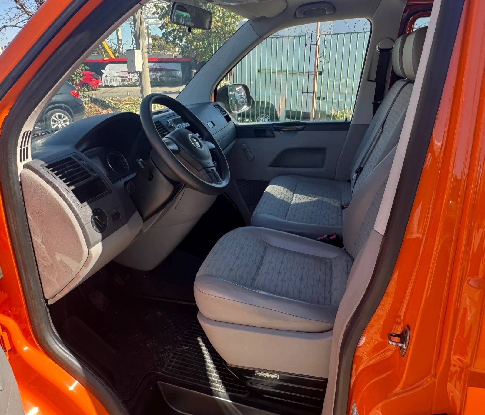 VW Transporter T5-6 места-Климатик-Печка-2.0TDI, снимка 8 - Бусове и автобуси - 56315195