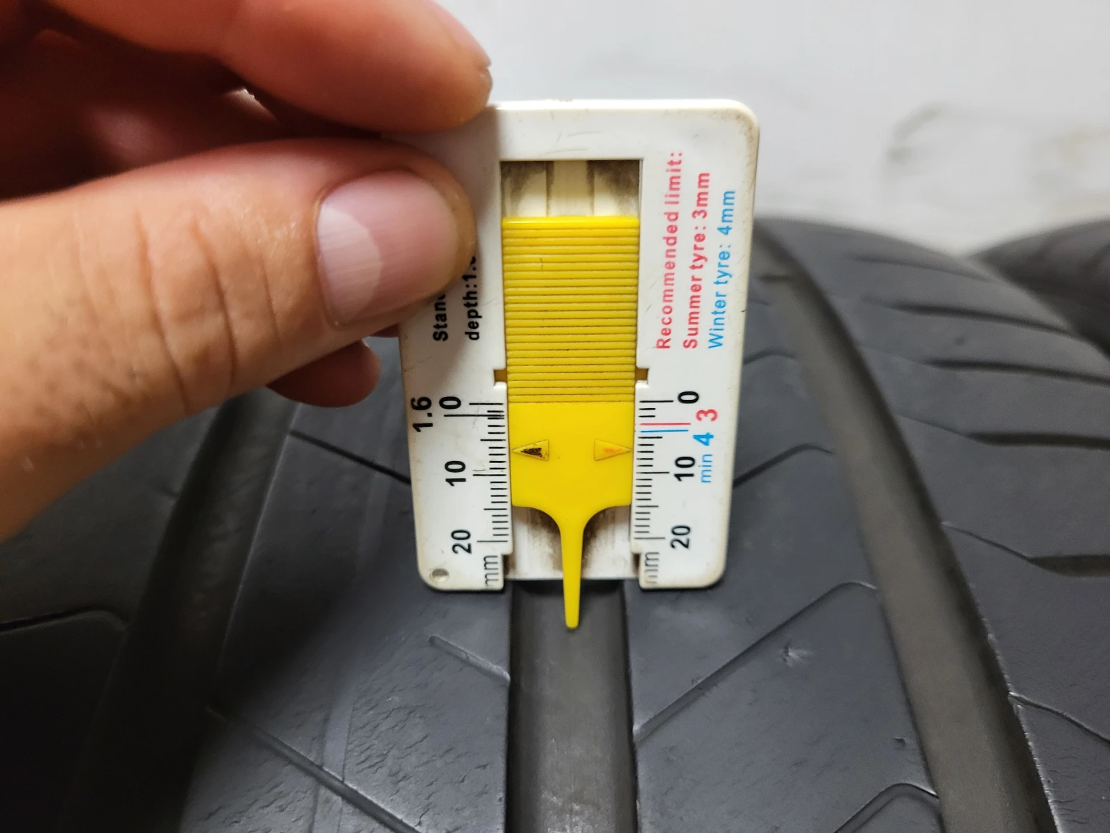Гуми Летни 305/30R21, снимка 5 - Гуми и джанти - 55800795