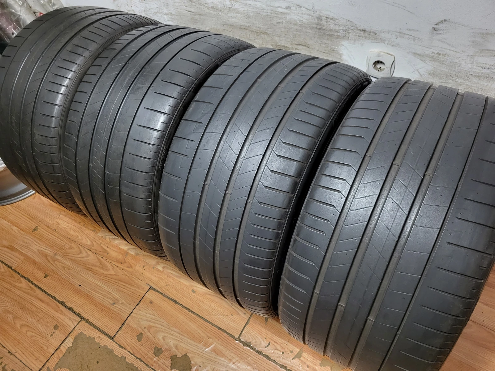 Гуми Летни 305/30R21, снимка 6 - Гуми и джанти - 55800795