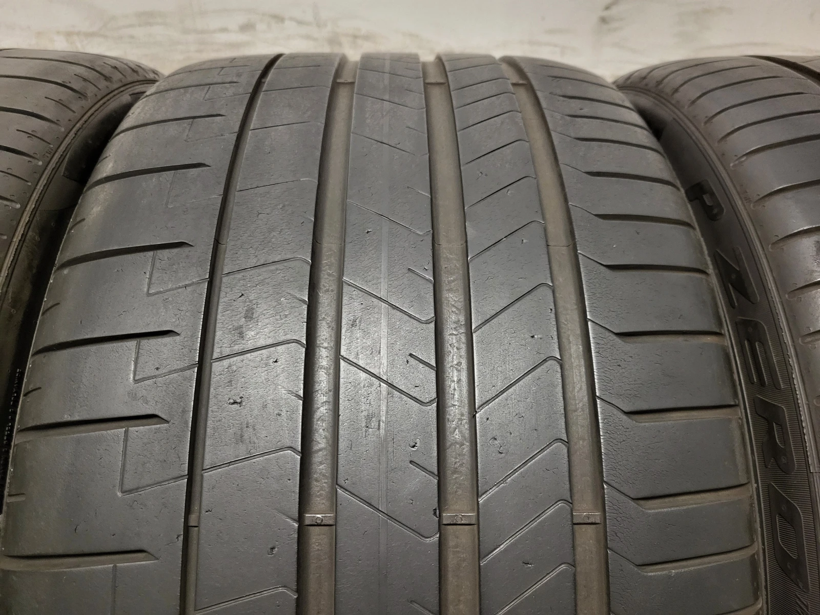 Гуми Летни 305/30R21, снимка 4 - Гуми и джанти - 55800795
