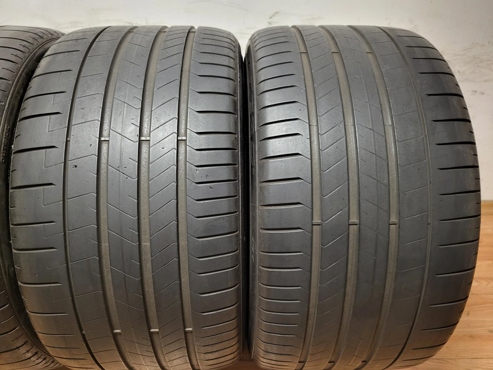 Гуми Летни 305/30R21, снимка 3 - Гуми и джанти - 55800795