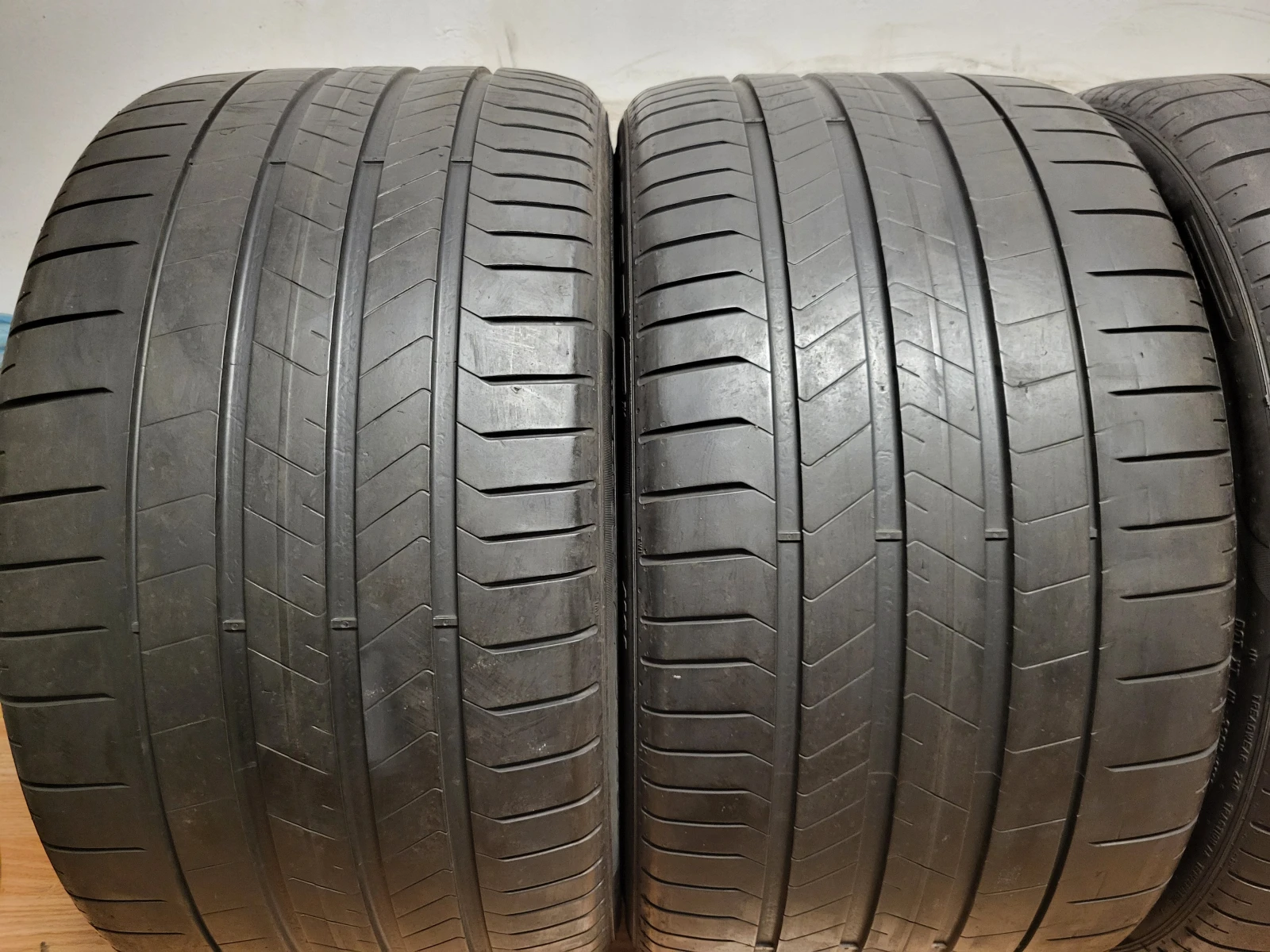Гуми Летни 305/30R21, снимка 2 - Гуми и джанти - 55800795