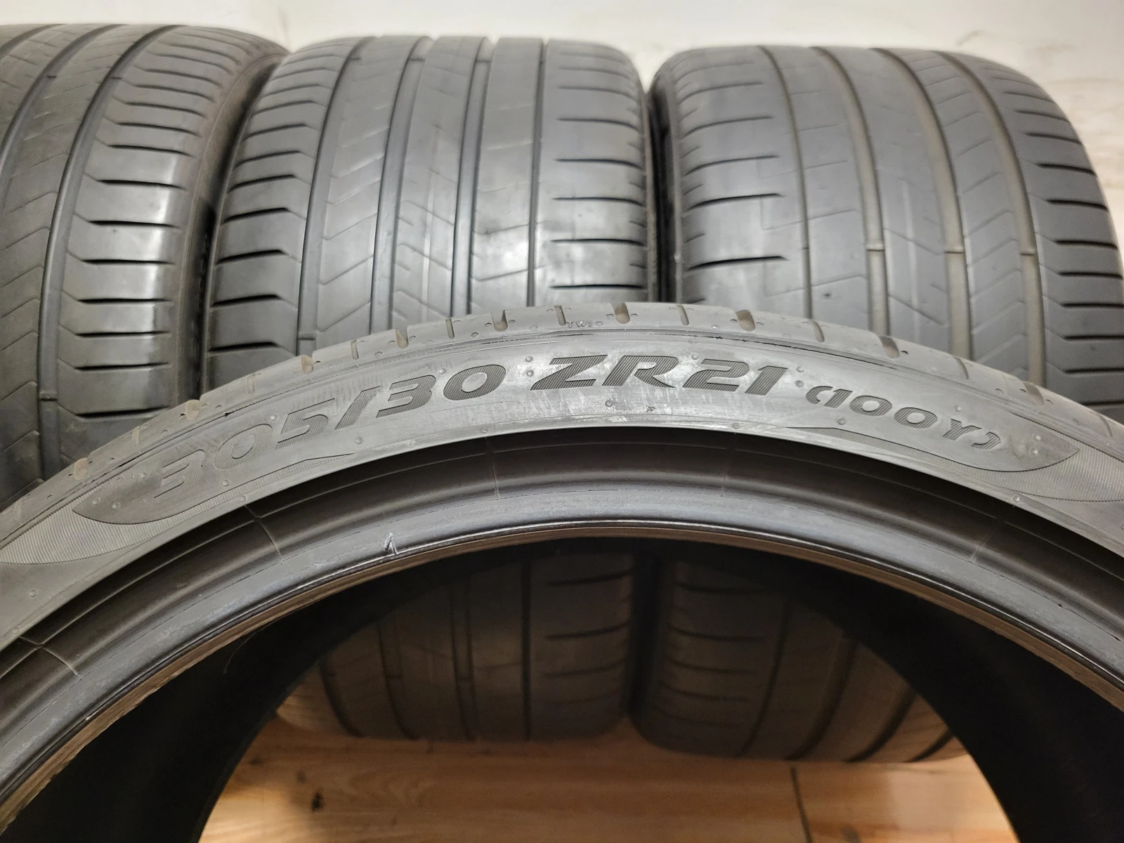 Гуми Летни 305/30R21, снимка 8 - Гуми и джанти - 55800795