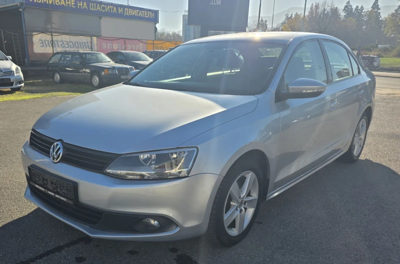 VW Jetta 1.6 tdi, като нова, сервизна книжка , снимка 2 - Автомобили и джипове - 52414082