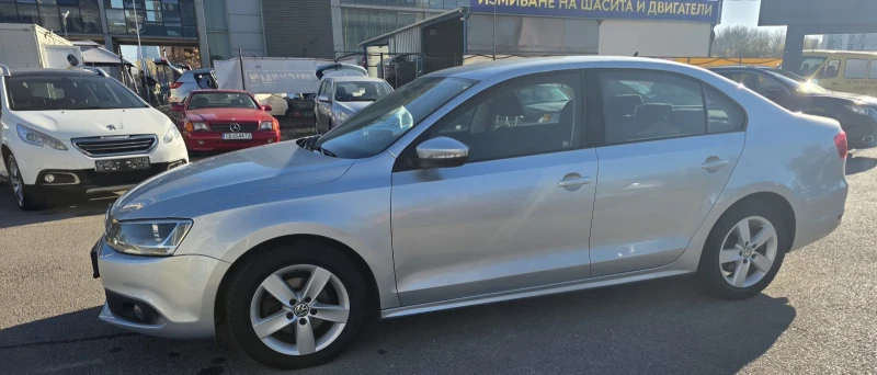 VW Jetta 1.6 tdi, като нова, сервизна книжка , снимка 8 - Автомобили и джипове - 52414082