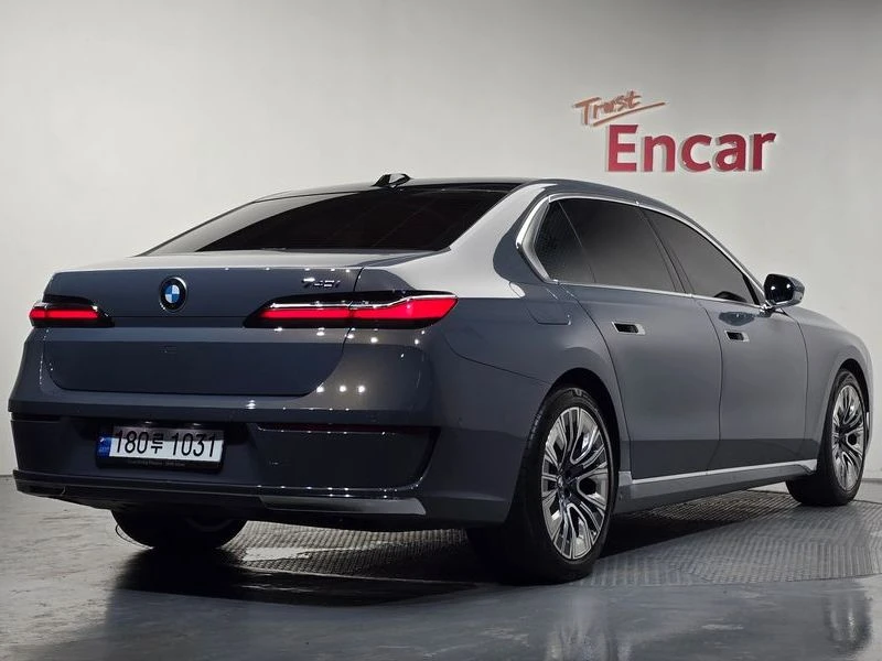 BMW 740 740I Sdrive Design Pure Excellence, снимка 2 - Автомобили и джипове - 55964006