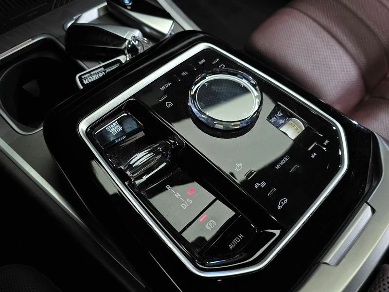 BMW 740 740I Sdrive Design Pure Excellence, снимка 9 - Автомобили и джипове - 55964006